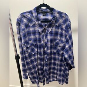 Light weight plaid shirt from Torrid. Size 5